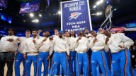 El Thunder recibe anillos de campeonato y levanta el pendón