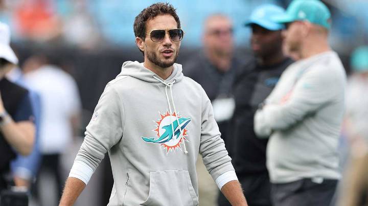 Dolphins rumors: Miami doesn’t want to ‘punt’ season, but could trade 1 player