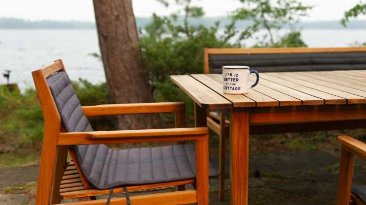 An Easy DIY Using Mugs Will Kickstart Your Cottage Garden Decor