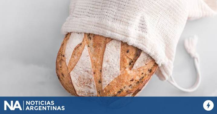 El truco del agua para que el pan dure más, recuperar su textura y ahorrar dinero