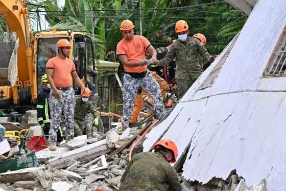 7.6-magnitude earthquake strikes offshore from  southern Philippines; may cause tsunami