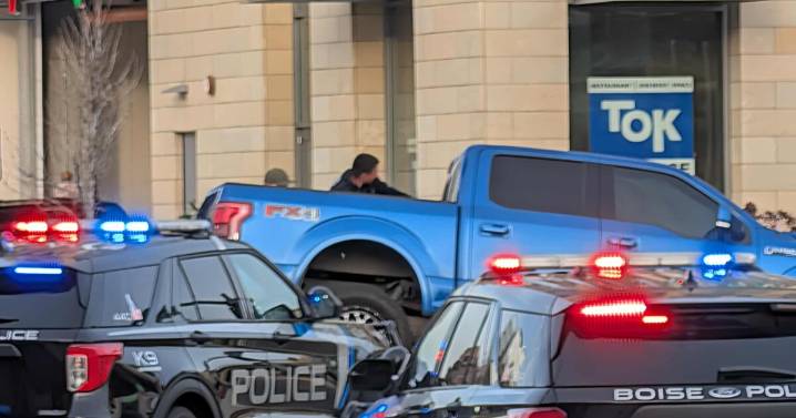 Boise crash and standoff previously thought to be DUI now being investigated as a medical emergency