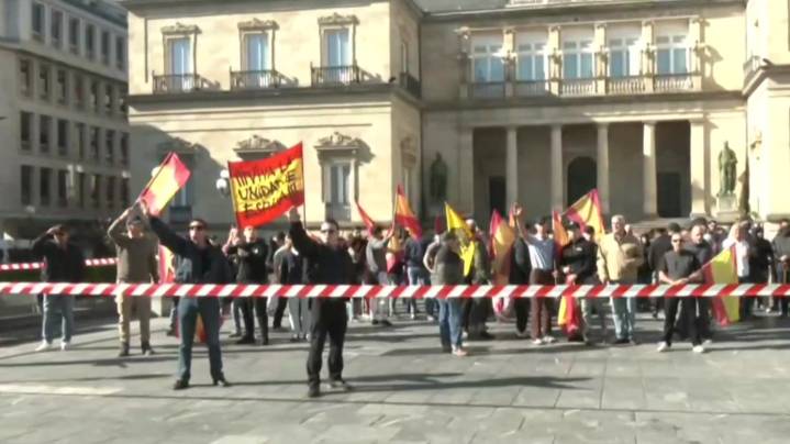 La Ertzaintza detiene a 19 personas por unos disturbios en Vitoria tras un acto de Falange