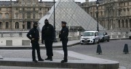 Louvre jewellery heist saw 'criminal gang pose as workmen' in seven
