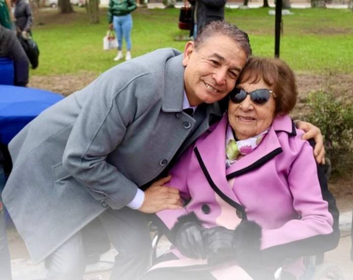 PUERTO VILELAS: El Intendente Marcelo González Envió un Afectuoso saludo a todas las Madres en su día.
