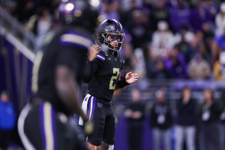 Deadspin | Washington rolls over No. 23 Illinois behind Demond Williams’ 4 TDs
