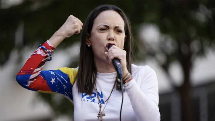 María Corina Machado, premio Nobel de la Paz, señala que Maduro debe reconocer la oportunidad de un proceso de negociación que beneficiaría su situación, aunque su destino final está sellado independi