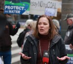 Alberta NDP pitch minimum wage increase, tip protection law