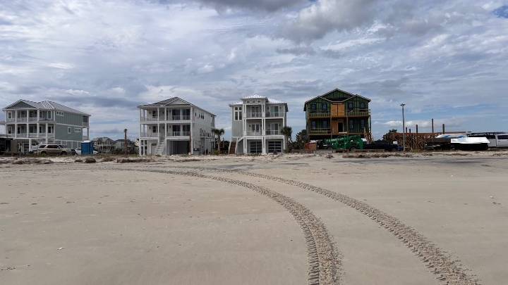 See excavator move sand only feet away from water, homes…