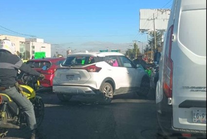 Bloquean piperos la México–Pachuca a la altura del AIFA