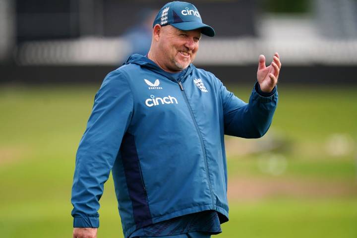 Australian David Saker returns to England coaching set