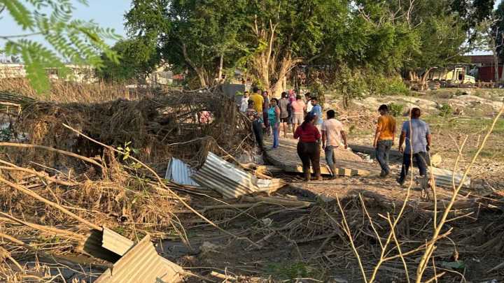 Encuentran Cuerpo de Hombre Entre Lodo tras Inundaciones en Poza Rica, Veracruz