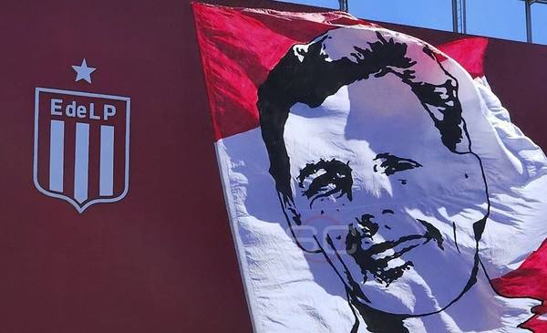 El emotivo homenaje de Estudiantes a Russo en el clásico
