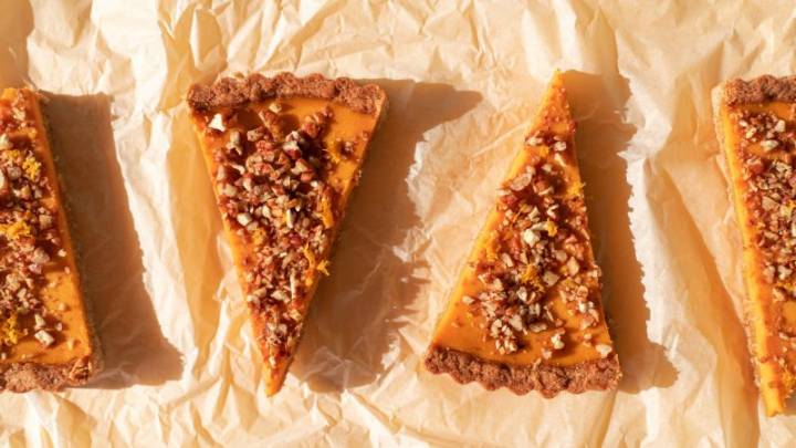 Earn $1K to eat Thanksgiving pies