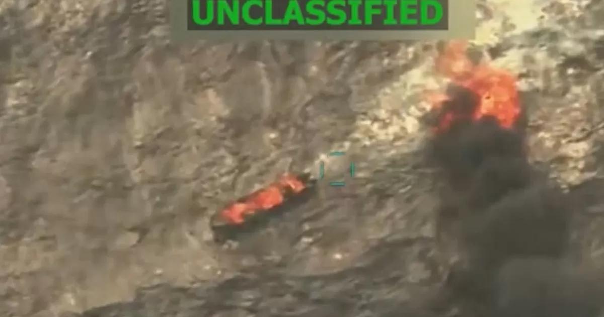 Cruce de versiones entre Hegseth y Petro por bombardeo a lancha en el Caribe con un posible pescador