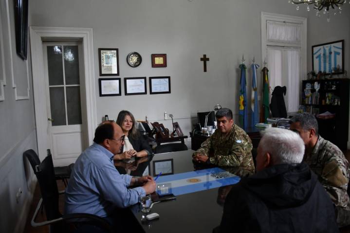 Salomón se reunió con autoridades del Ejército Argentino