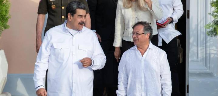 "Lo que sea con Colombia es con Venezuela": Maduro se solidariza con Petro