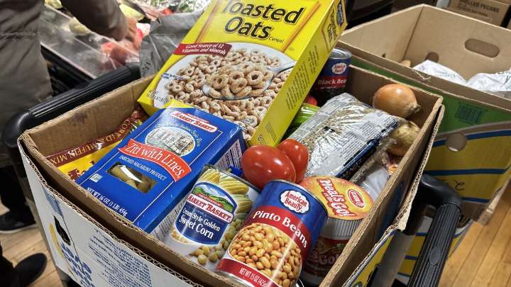 Where to find food assistance, or help neighbors in need, during the federal shutdown