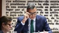 Sánchez explica "lo de las gafas" en el Senado: "Se mantienen como nuevas"