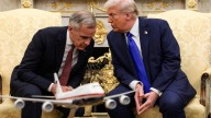 Trump rompe las negociaciones comerciales con Canadá por un anuncio anti-aranceles y "atroz" del gobierno de Ontario