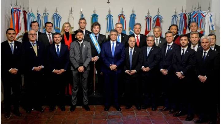 Milei convocó a los gobernadores a una mesa de diálogo sobre las próximas reformas