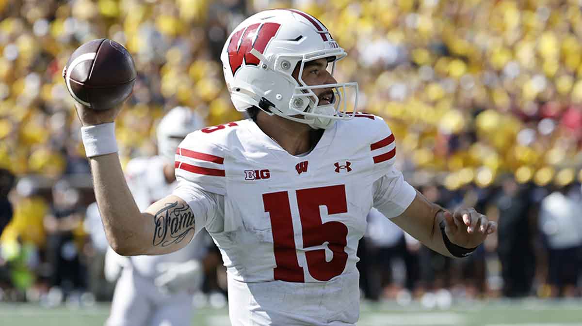 Billy Edwards out, Hunter Simmons to start for Wisconsin vs. Iowa