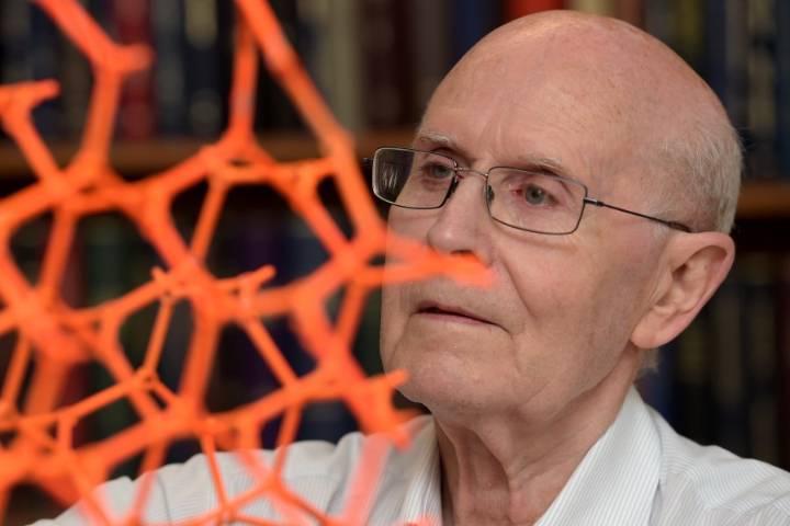 Nobel Prize in chemistry goes to discovery that draws comparison to magical 'Harry Potter' handbag