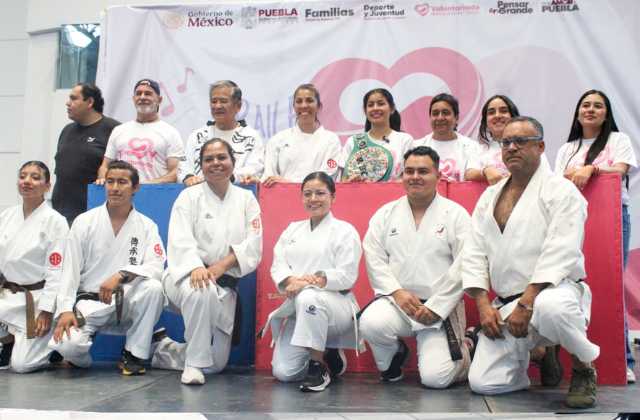 Programa Tejiendo Paz entrega tatamis a municipios del Estado de Puebla