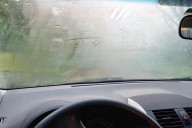 ¿Por qué se empañan los vidrios del auto?... Cómo desempañarlos sin usar el aire acondicionado