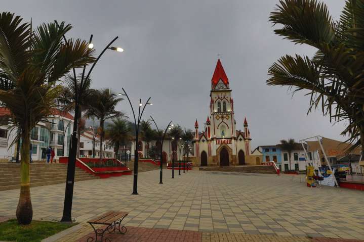 Gobernación radicará proyecto para reubicar viviendas afectadas por la temporada de lluvias en Chipaque y Cáqueza