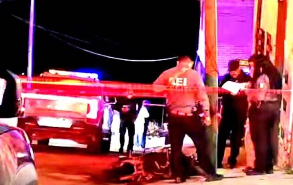 Intentan levantar a presuntos sujetos que dispararon a mujer