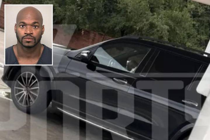 Adrian Peterson spotted sleeping in car before DWI arrest