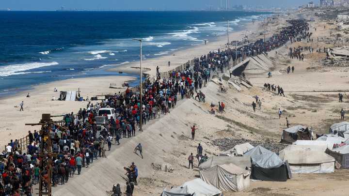 Tens of thousands of Palestinians walk to Gaza City as Israel withdraws