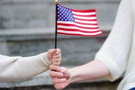 ¡Inmigrantes, tomen nota! Las herramientas clave de USCIS que pueden facilitar tu vida en EE. UU.