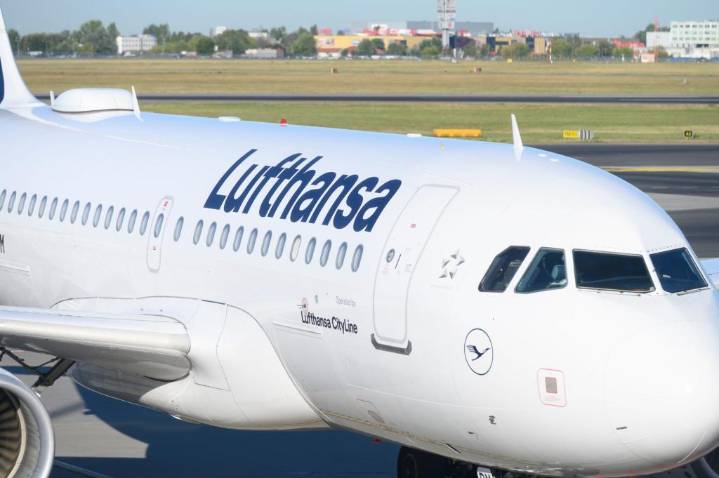 Indian master's student allegedly stabbed 2 teens with metal fork on Lufthansa flight from Chicago to Germany