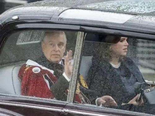 Príncipe británico Andrés renuncia a su título real