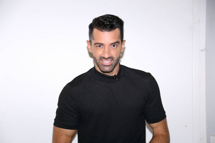 Toni Costa responde a críticas por su relación con Mimi Ortiz: un llamado al respeto