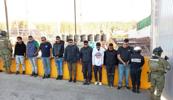 POLICÍA DE ECATEPEC, MARINA Y FISCALÍA TRASLADAN A MIEMBROS DE LOS 300 A PENAL