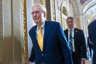 Senado de EE.UU. aprueba anular los aranceles globales impuestos por Trump a más de 100 países