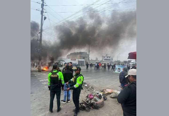 Manifestantes en SJL obligan a bajar pasajeros y generan caos en las vías