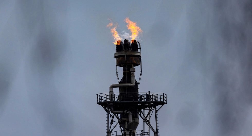 EE.UU. sanciona a las dos principales petroleras rusas por la guerra de Ucrania