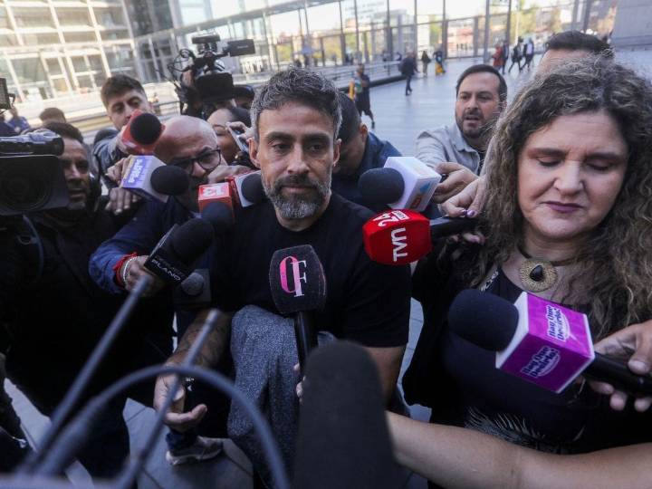 Podría volver a prisión: Jorge Valdivia llega al tribunal para revisión de cautelares y en medio de nueva polémica