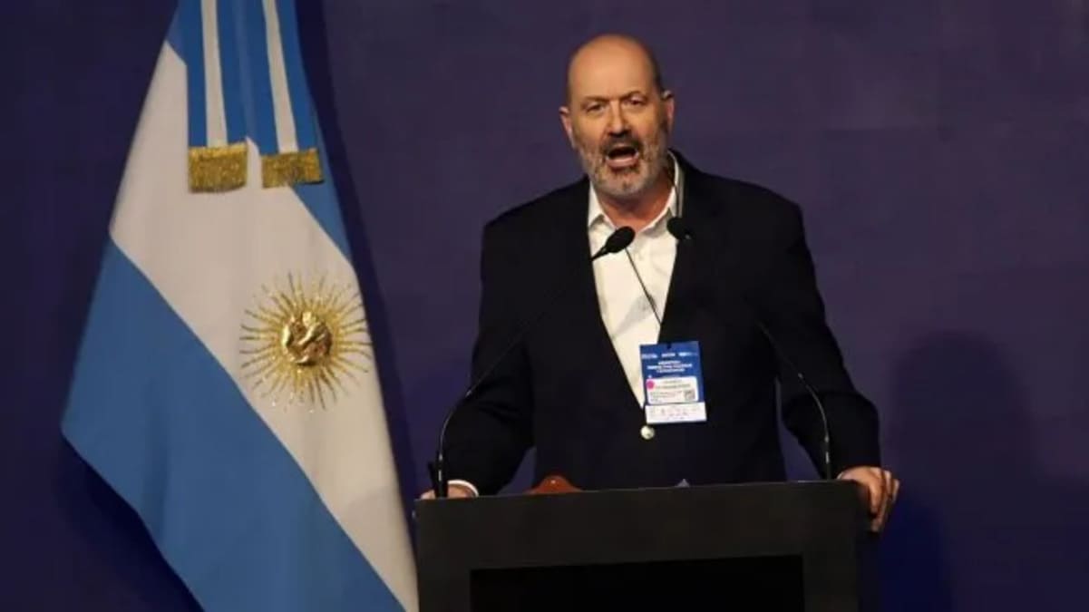 Federico Sturzenegger defendió la reforma laboral: “No se tocan derechos ni la jornada”