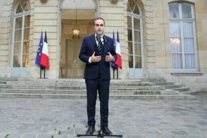 France unveils new government amid political deadlock