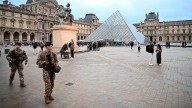 Francia: arrestaron a dos implicados en el robo de joyas del Louvre