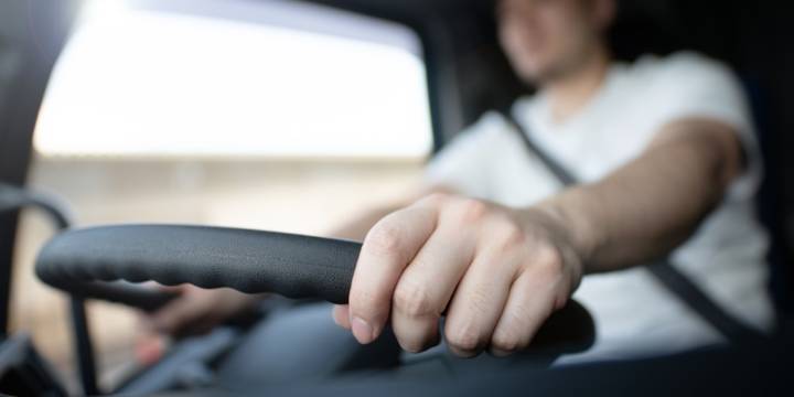 Simplifican el sistema de licencias profesionales para agilizar el transporte de carga