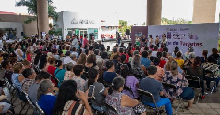Entrega Indira 700 apoyos de Pensión Mujeres Bienestar