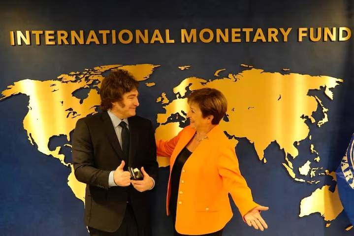 El FMI proyecta menos crecimiento y más inflación para la Argentina