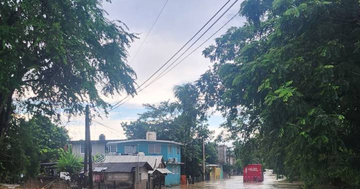 Denuncian derrames de hidrocarburos en Veracruz tras inundaciones; acusan inacción de Pemex