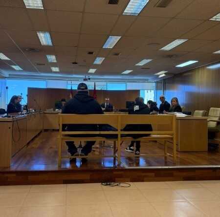 Drogaba y violaba a las nietas de su pareja, a las que disfrazaba de enfermeras y conejos